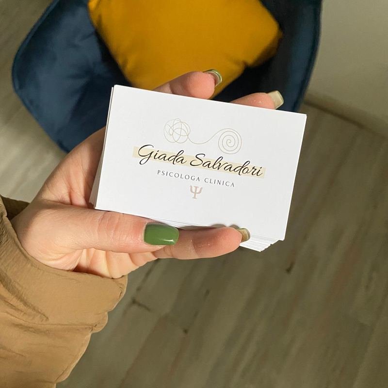 Biglietto da visita di Giada Salvadori, psicologa clinica, nello studio di Piombino